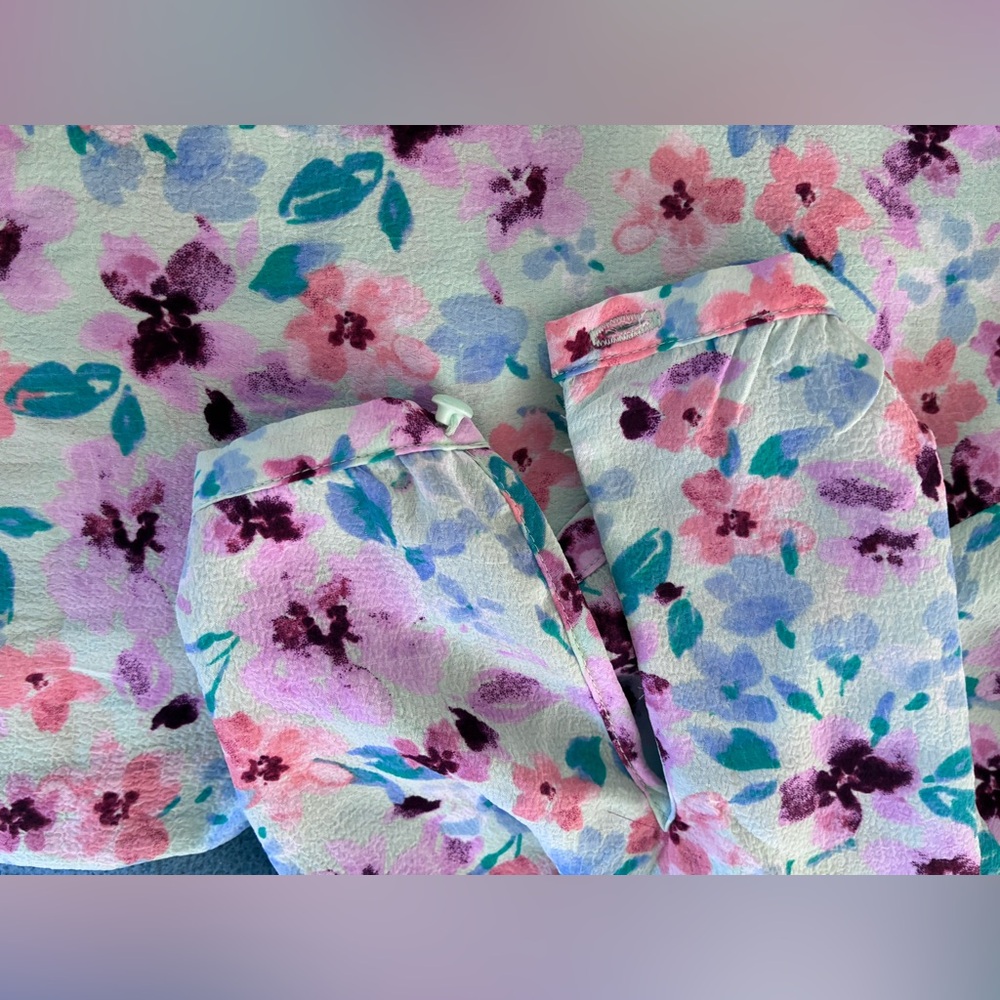 Elle Colorful Floral Top size large hi lo - Picture 4 of 4
